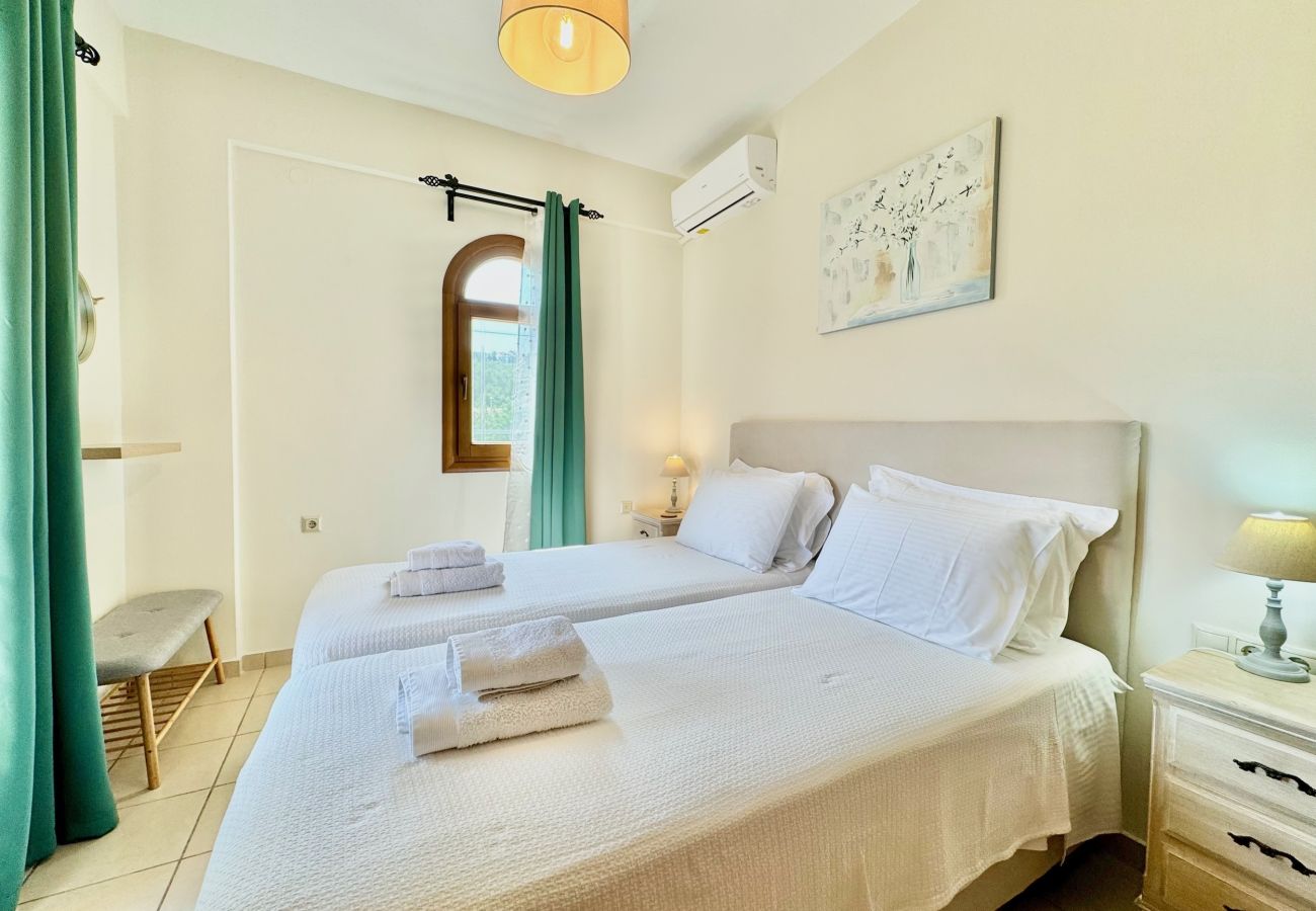 Villa in Arillas - Luxury Villa Makris with private heatable pool