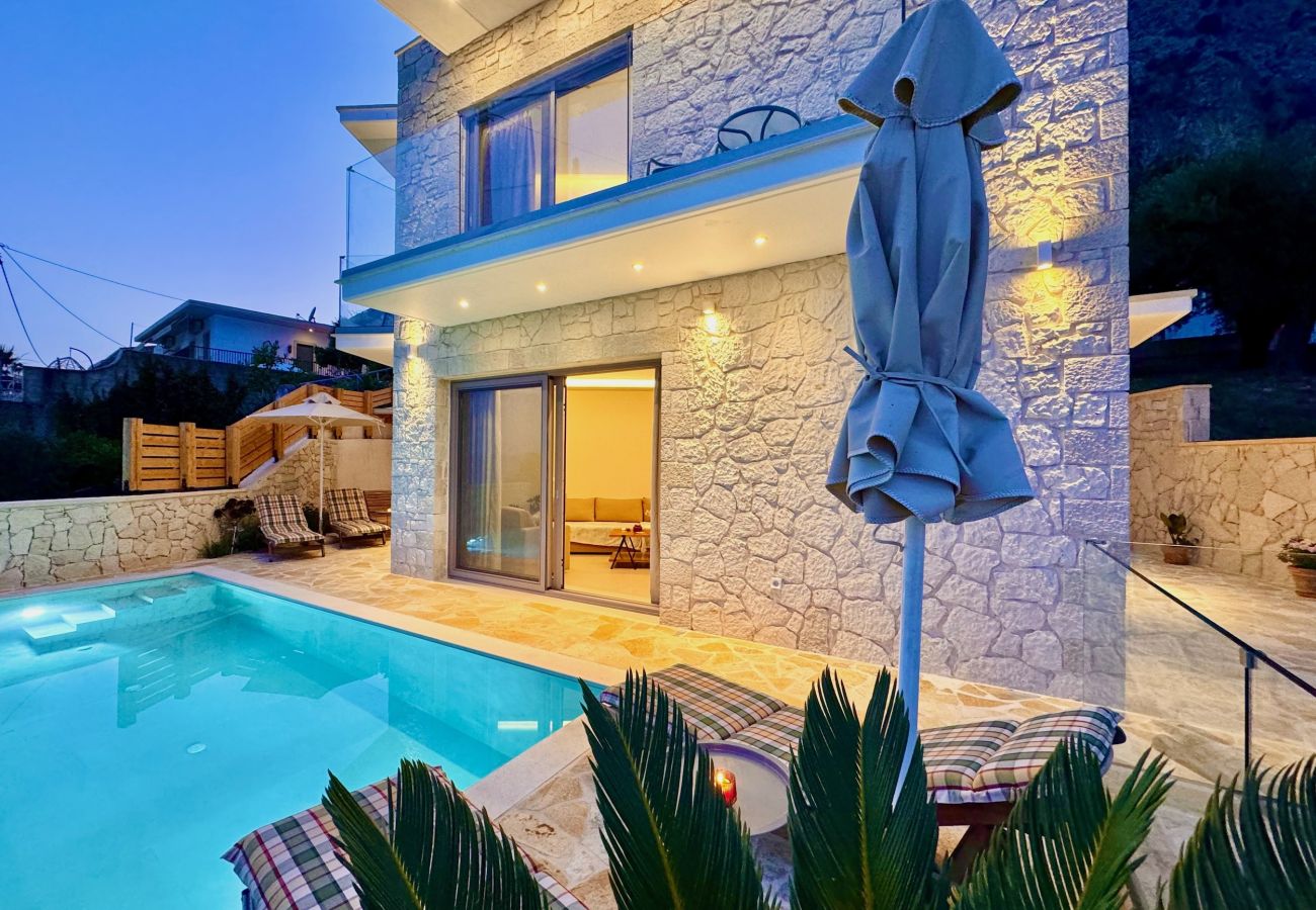 Villa in Barbati - Beach Villa Smile with private pool