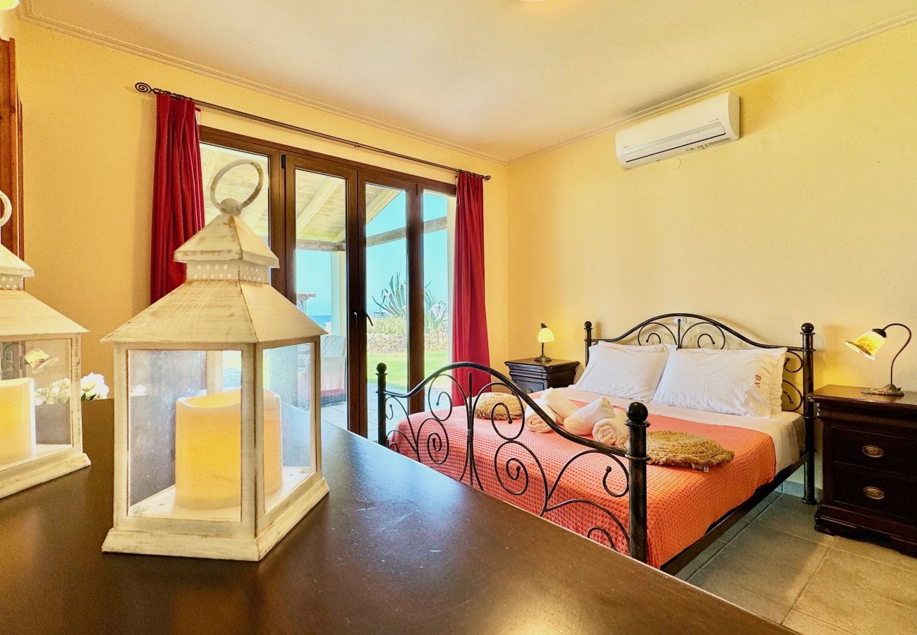 Villa in Acharavi - Beachfront Villa Calypso with private pool
