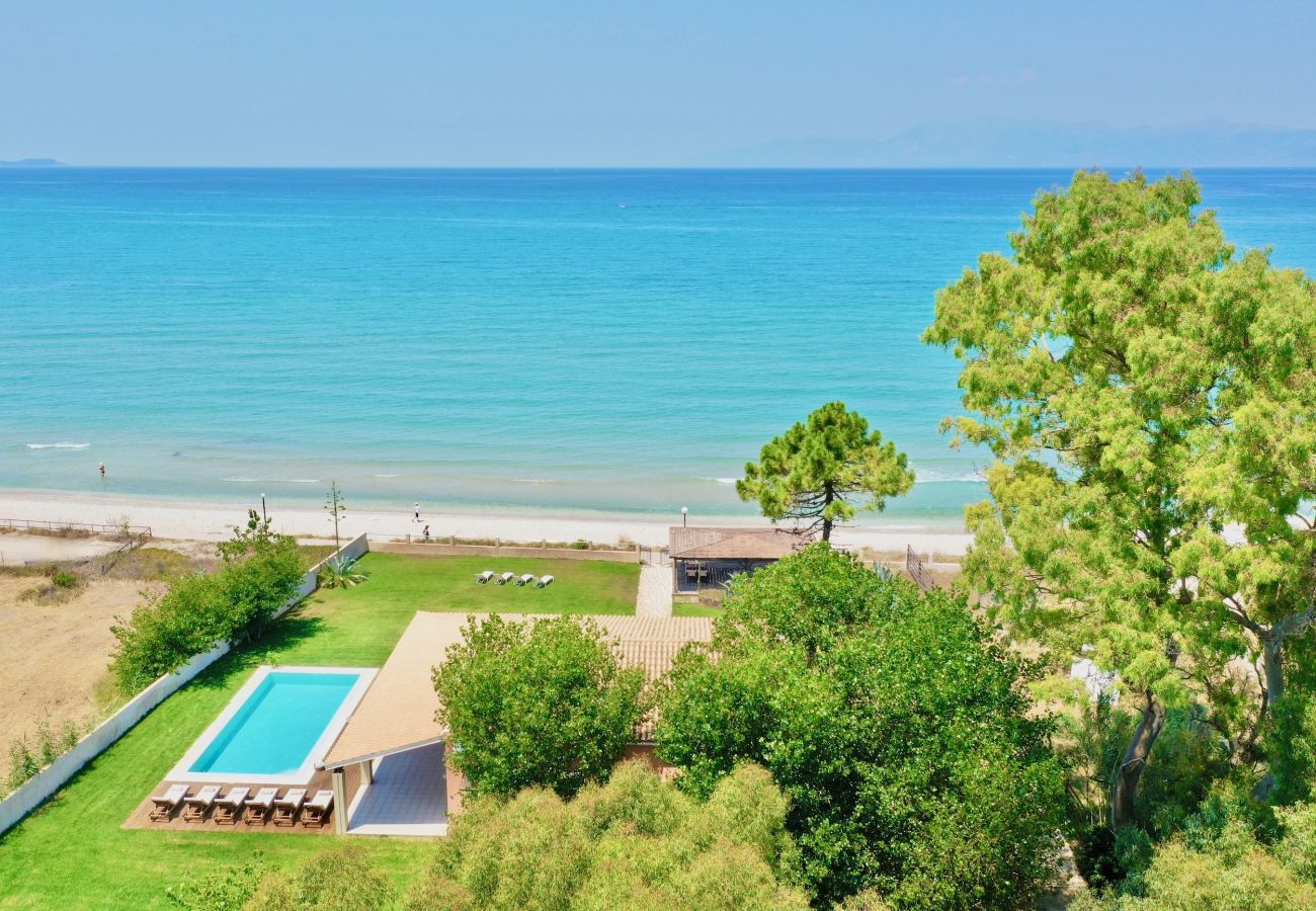 Villa in Acharavi - Beachfront Villa Calypso with private pool