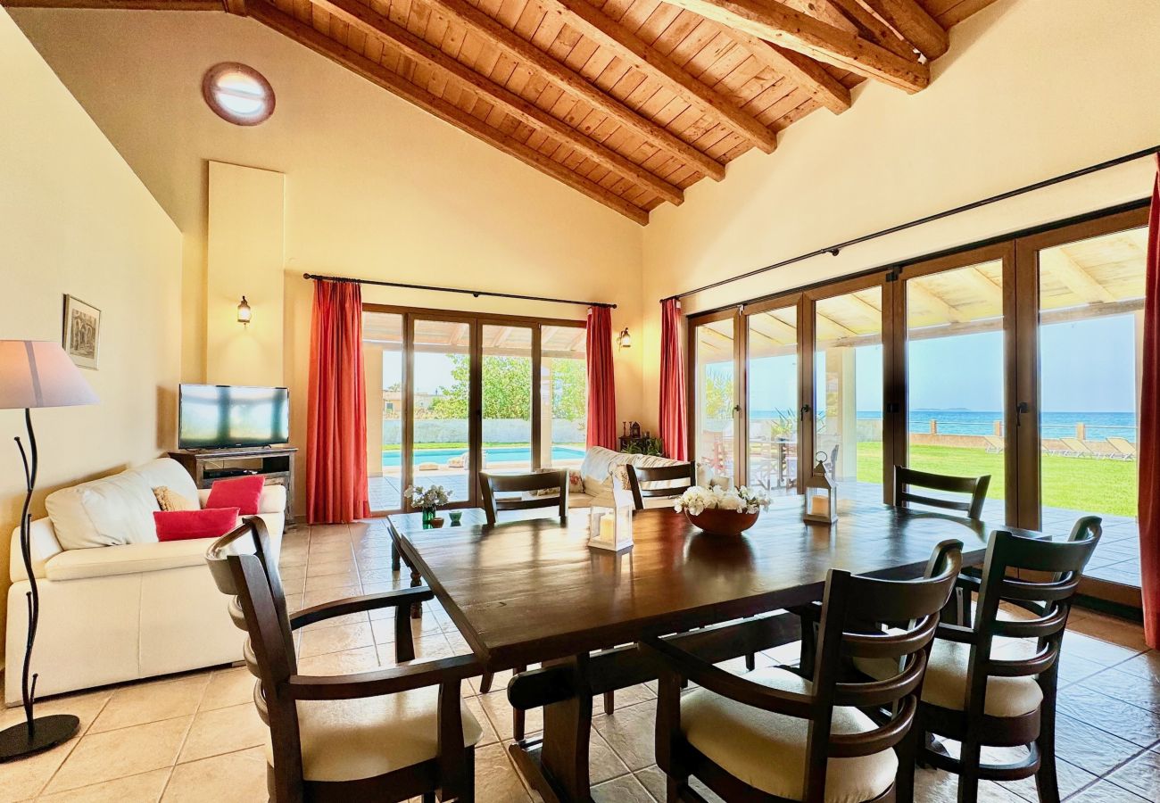 Villa in Acharavi - Beachfront Villa Calypso with private pool