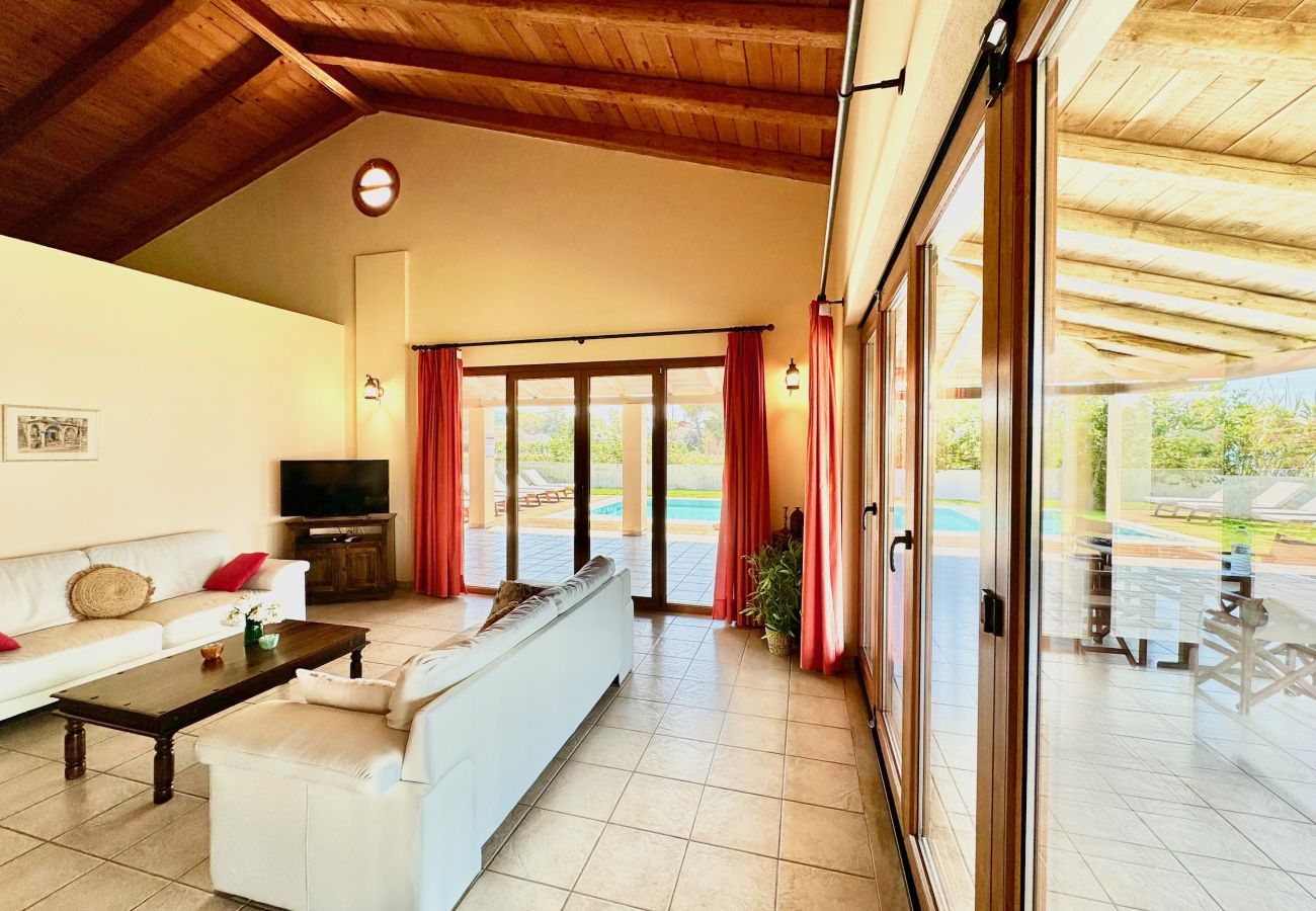 Villa in Acharavi - Beachfront Villa Calypso with private pool