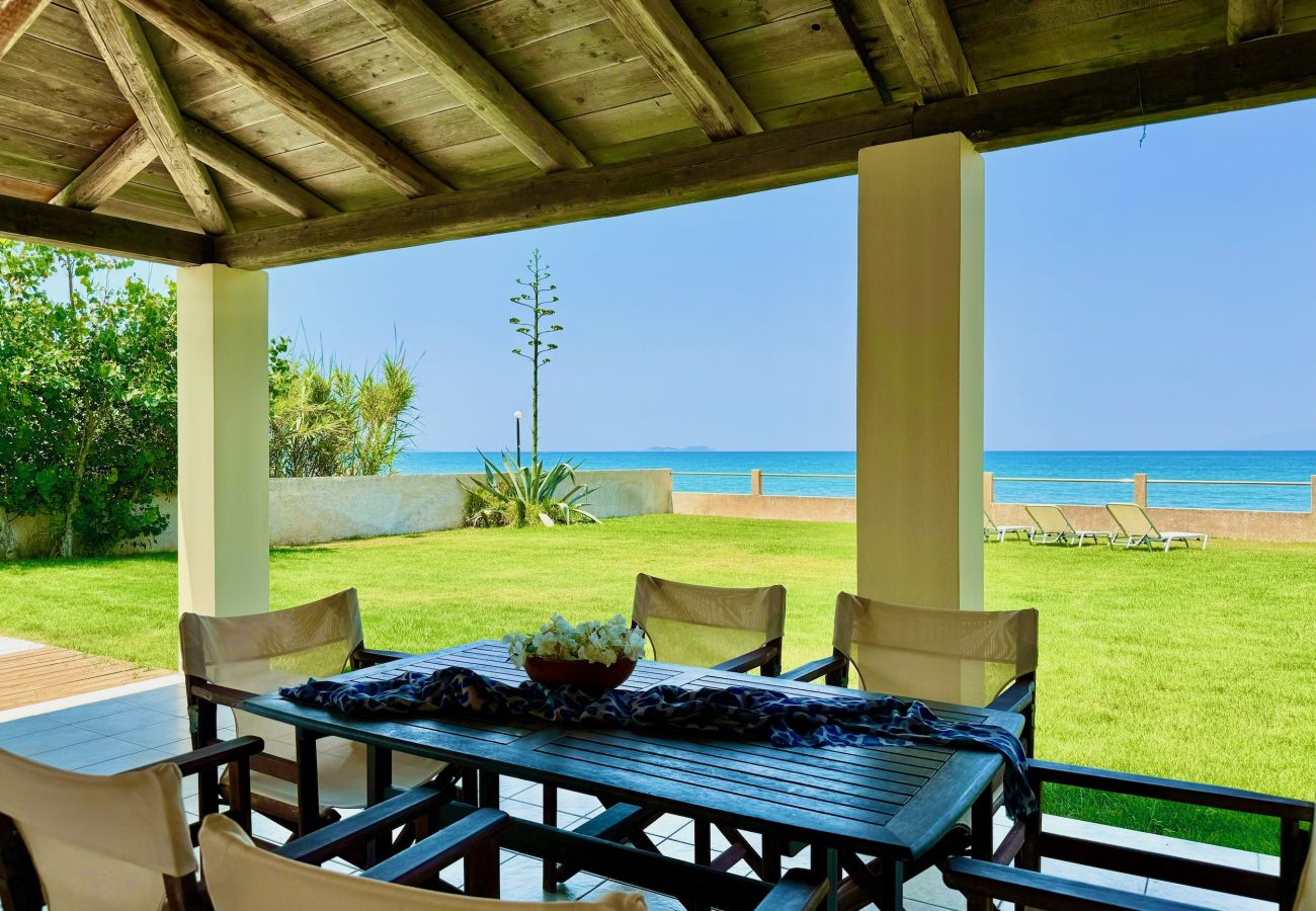 Villa in Acharavi - Beachfront Villa Calypso with private pool