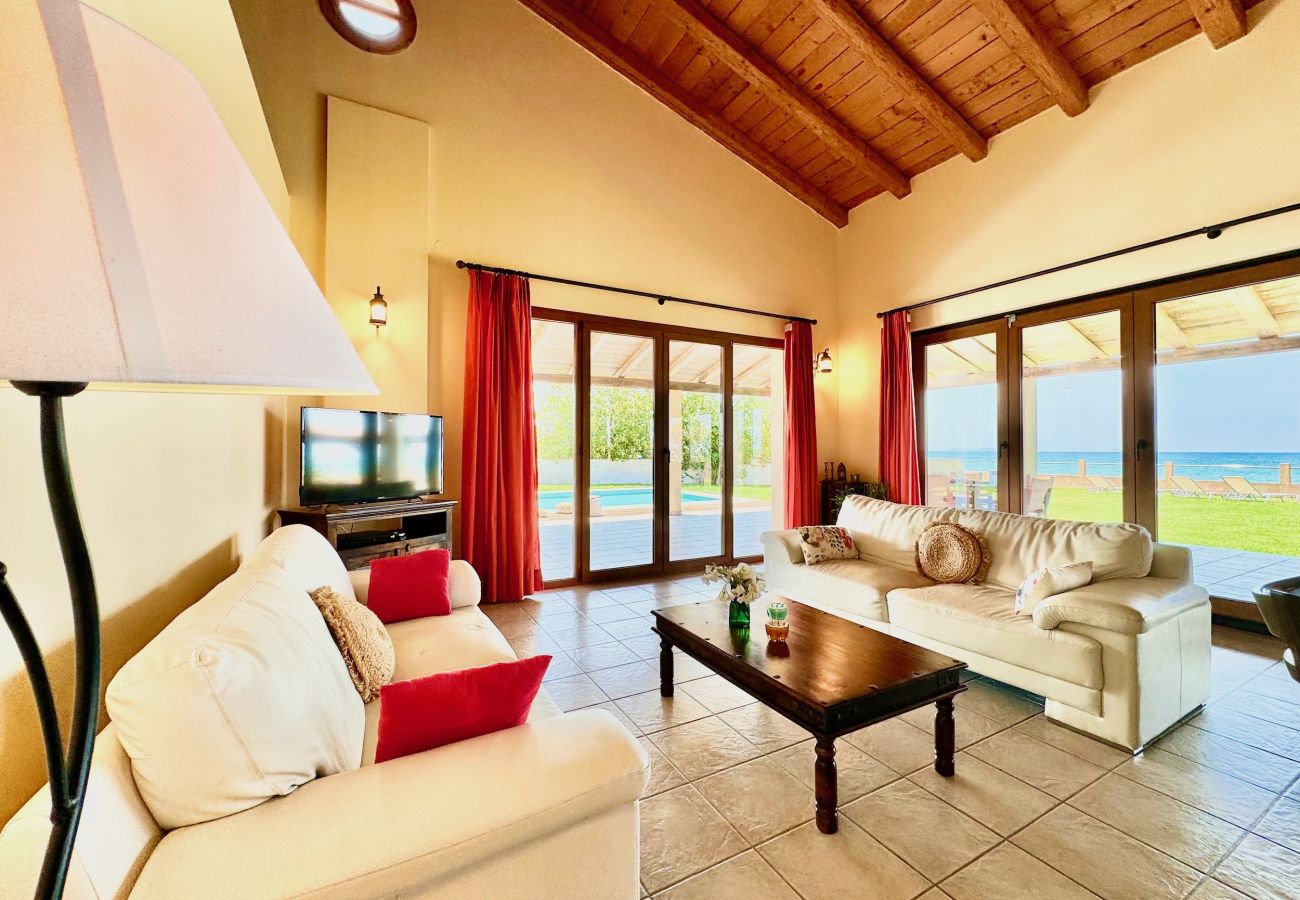 Villa in Acharavi - Beachfront Villa Calypso with private pool