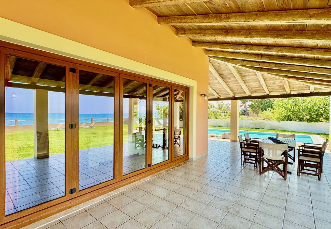 Villa in Acharavi - Beachfront Villa Calypso with private pool