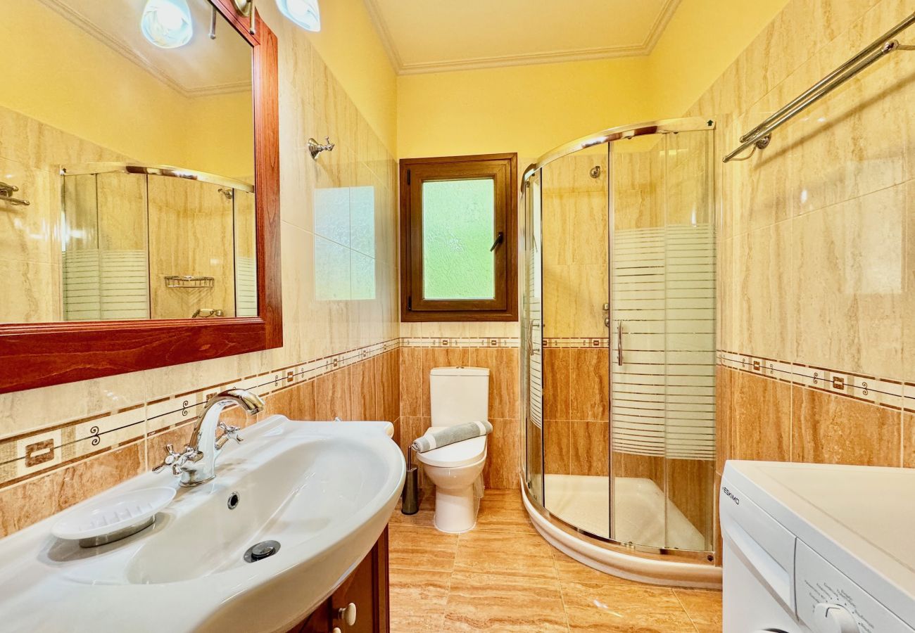Villa in Acharavi - Beachfront Villa Calypso with private pool