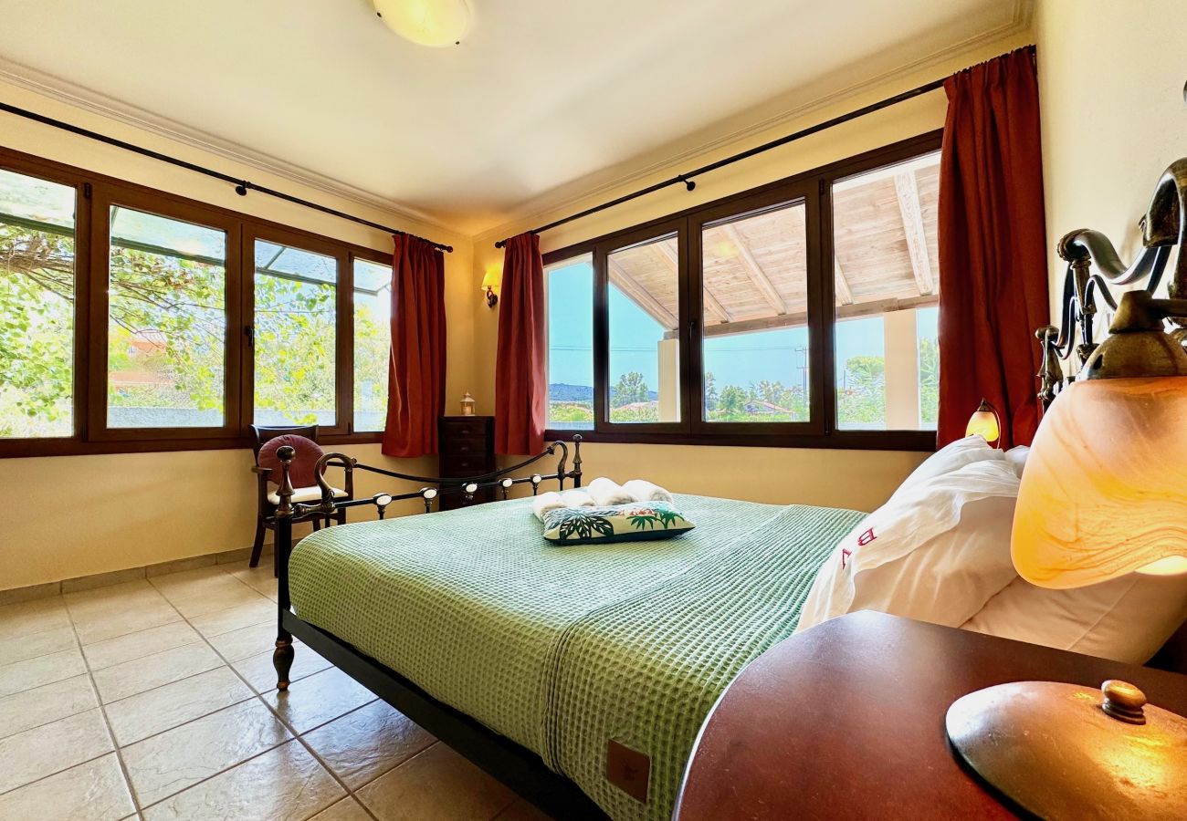 Villa in Acharavi - Beachfront Villa Calypso with private pool