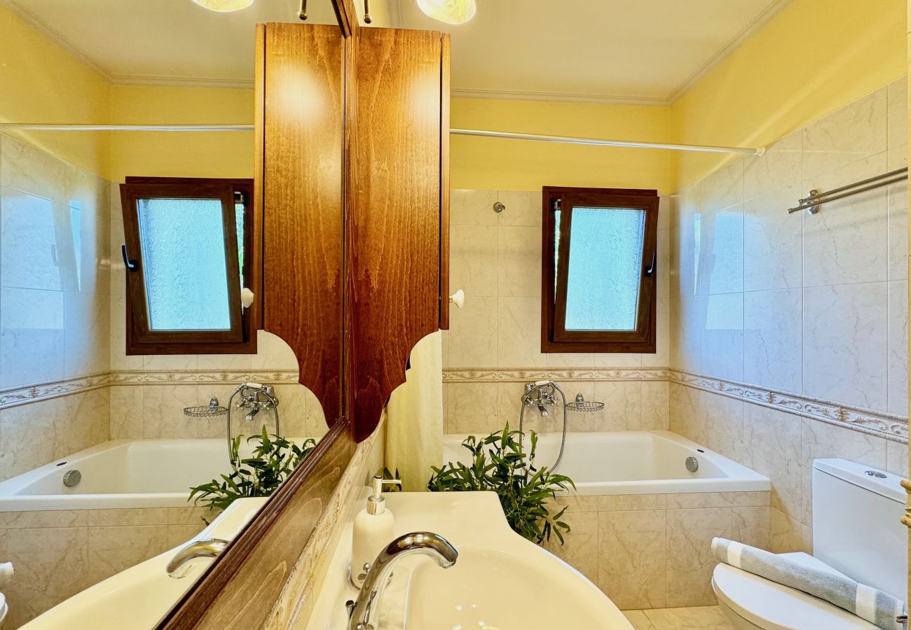 Villa in Acharavi - Beachfront Villa Calypso with private pool