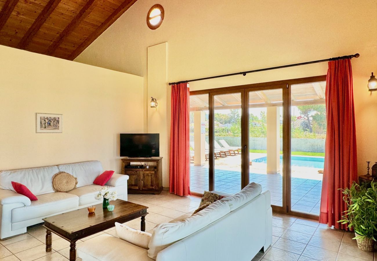 Villa in Acharavi - Beachfront Villa Calypso with private pool
