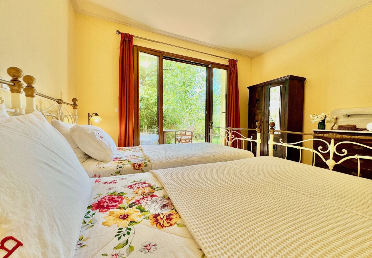 Villa in Acharavi - Beachfront Villa Calypso with private pool