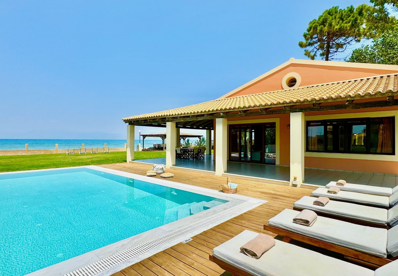 Villa in Acharavi - Beachfront Villa Calypso with private pool