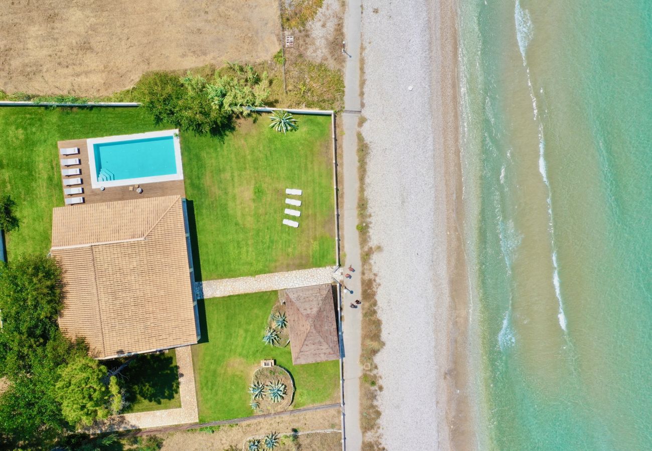 Villa in Acharavi - Beachfront Villa Calypso with private pool
