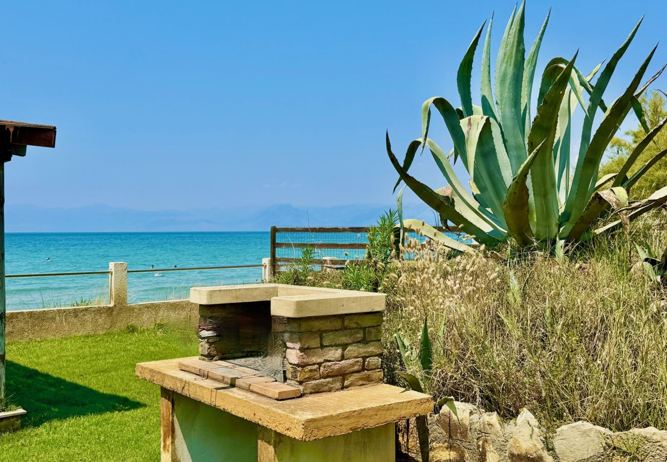 Villa in Acharavi - Beachfront Villa Calypso with private pool