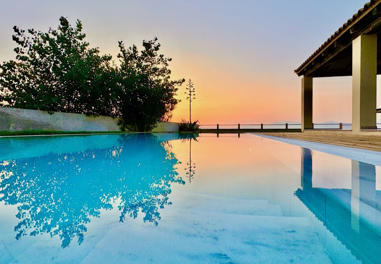Villa in Acharavi - Beachfront Villa Calypso with private pool