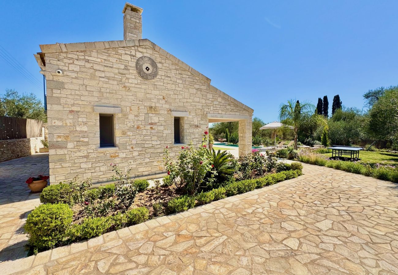 Villa in Dassia - Luxury Villa Mateo with private pool