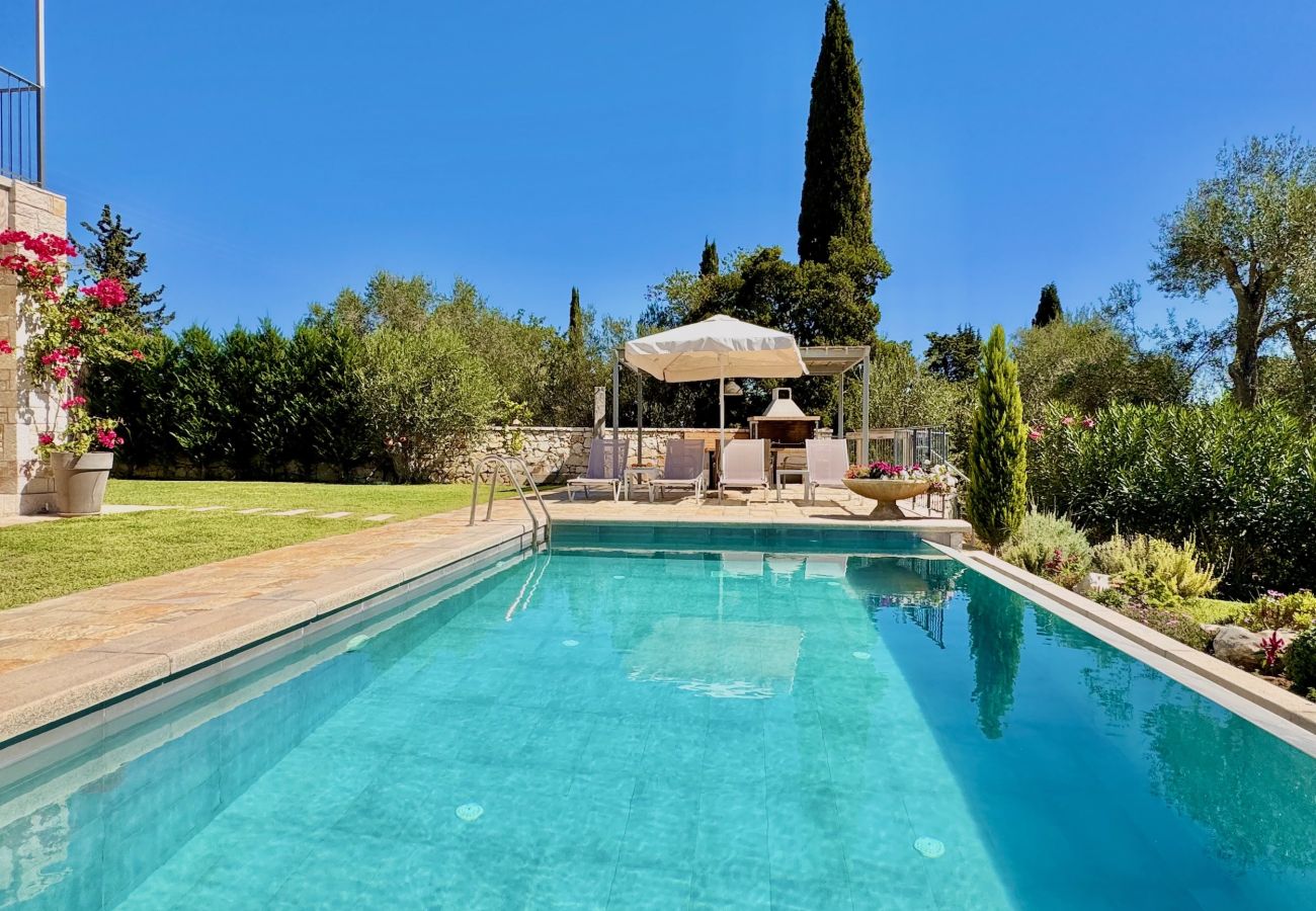 Villa in Dassia - Luxury Villa Mateo with private pool