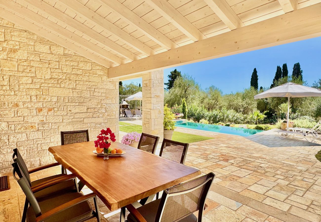 Villa in Dassia - Luxury Villa Mateo with private pool