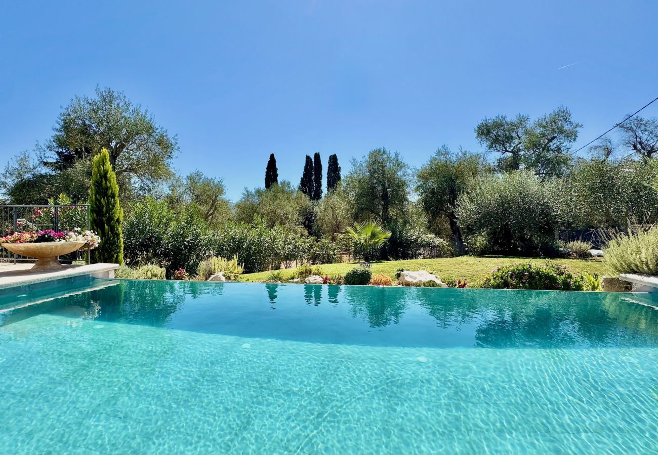 Villa in Dassia - Luxury Villa Mateo with private pool