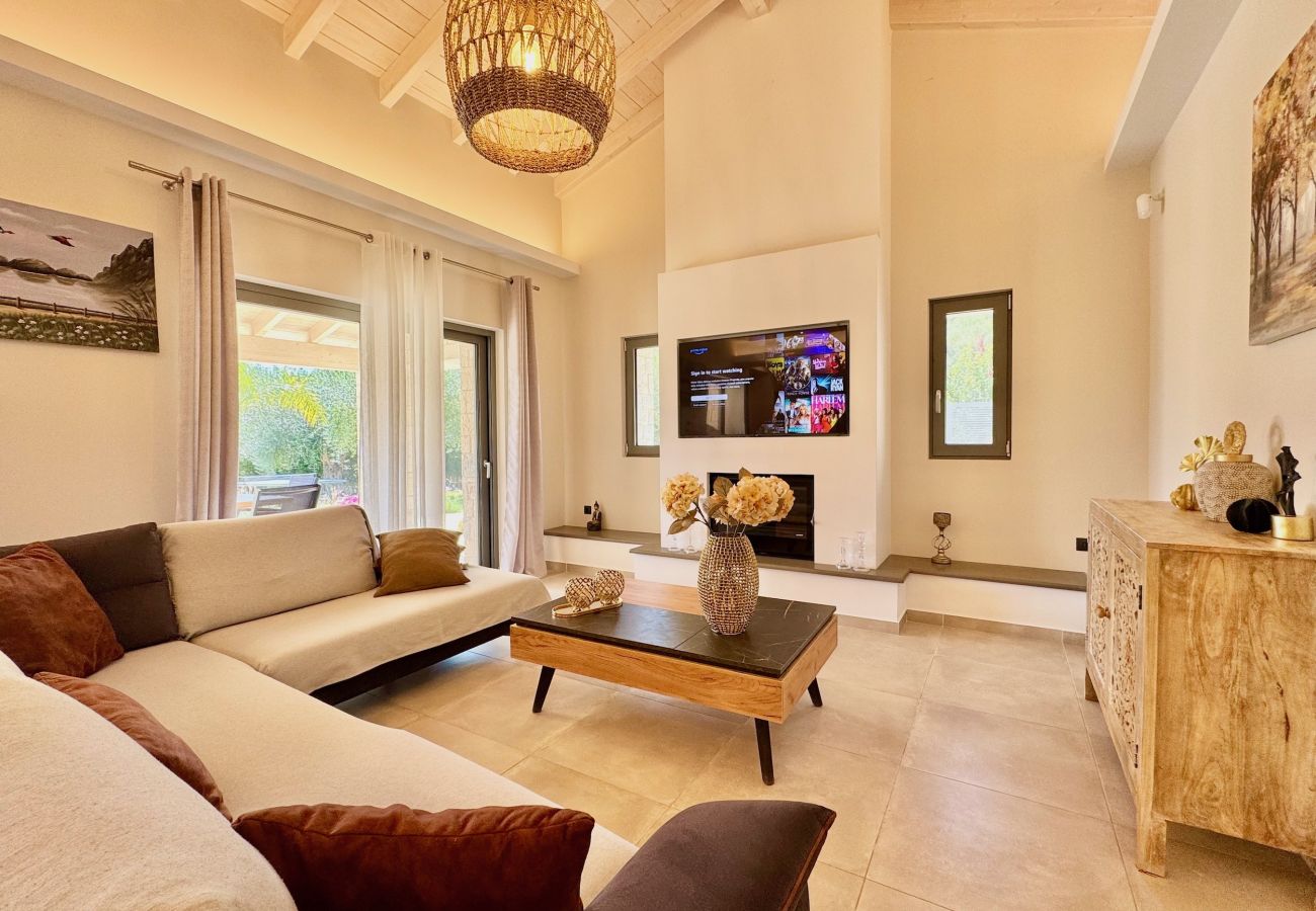 Villa in Dassia - Luxury Villa Mateo with private pool
