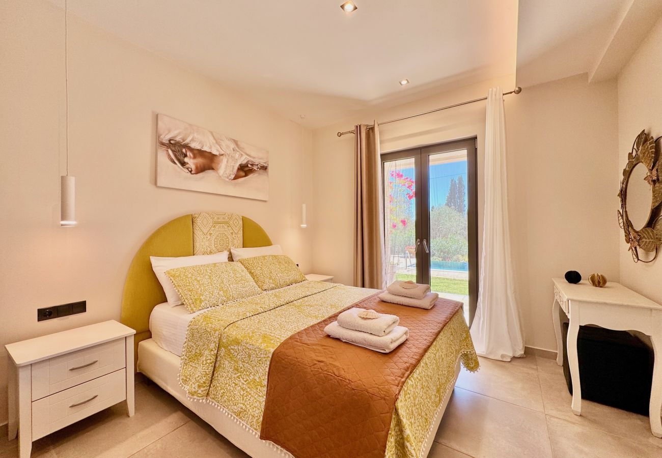 Villa in Dassia - Luxury Villa Mateo with private pool