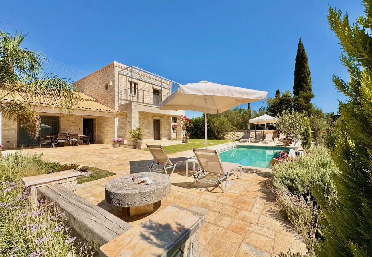 Villa in Dassia - Luxury Villa Mateo with private pool