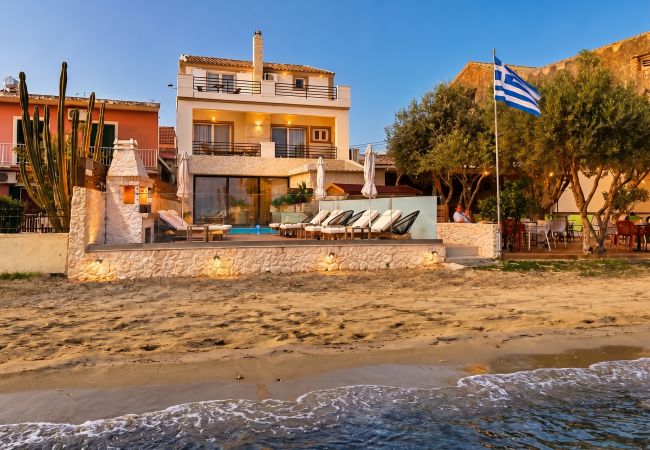 Villa in Sidari - Beachfront Villa Anatoli with private heated pool