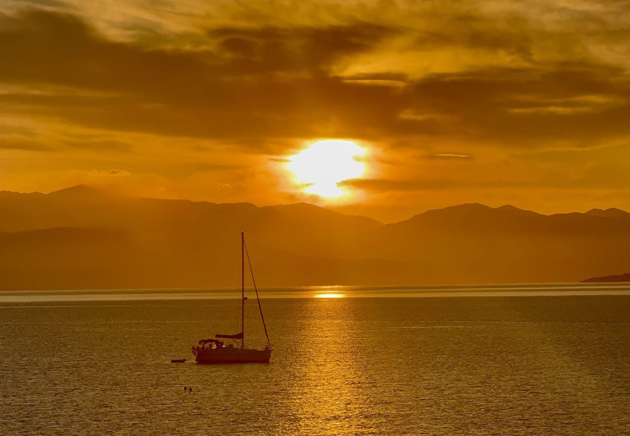 Villa in Sidari - Beachfront Villa Anatoli with private heated pool