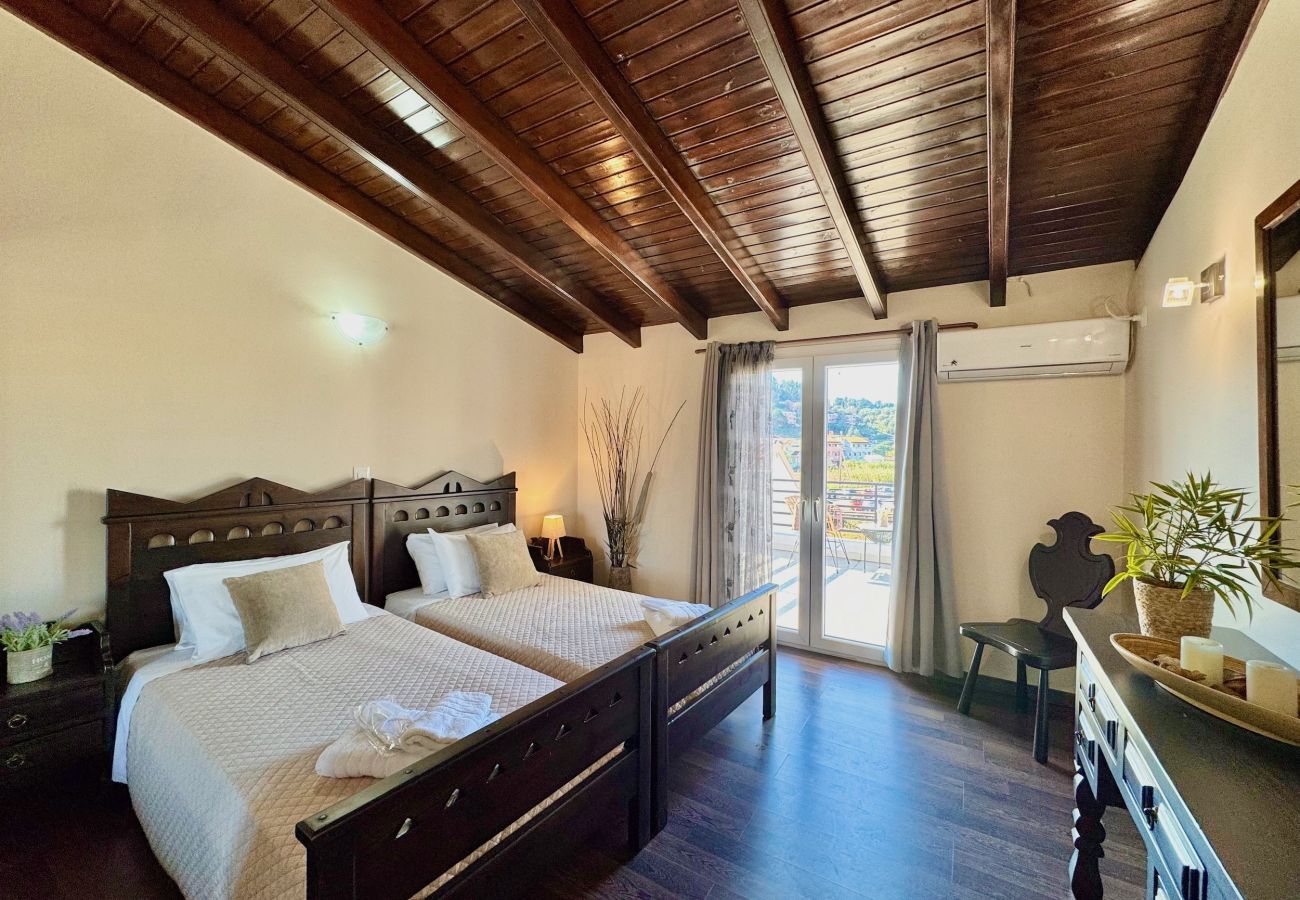 Villa in Sidari - Beachfront Villa Anatoli with private heated pool