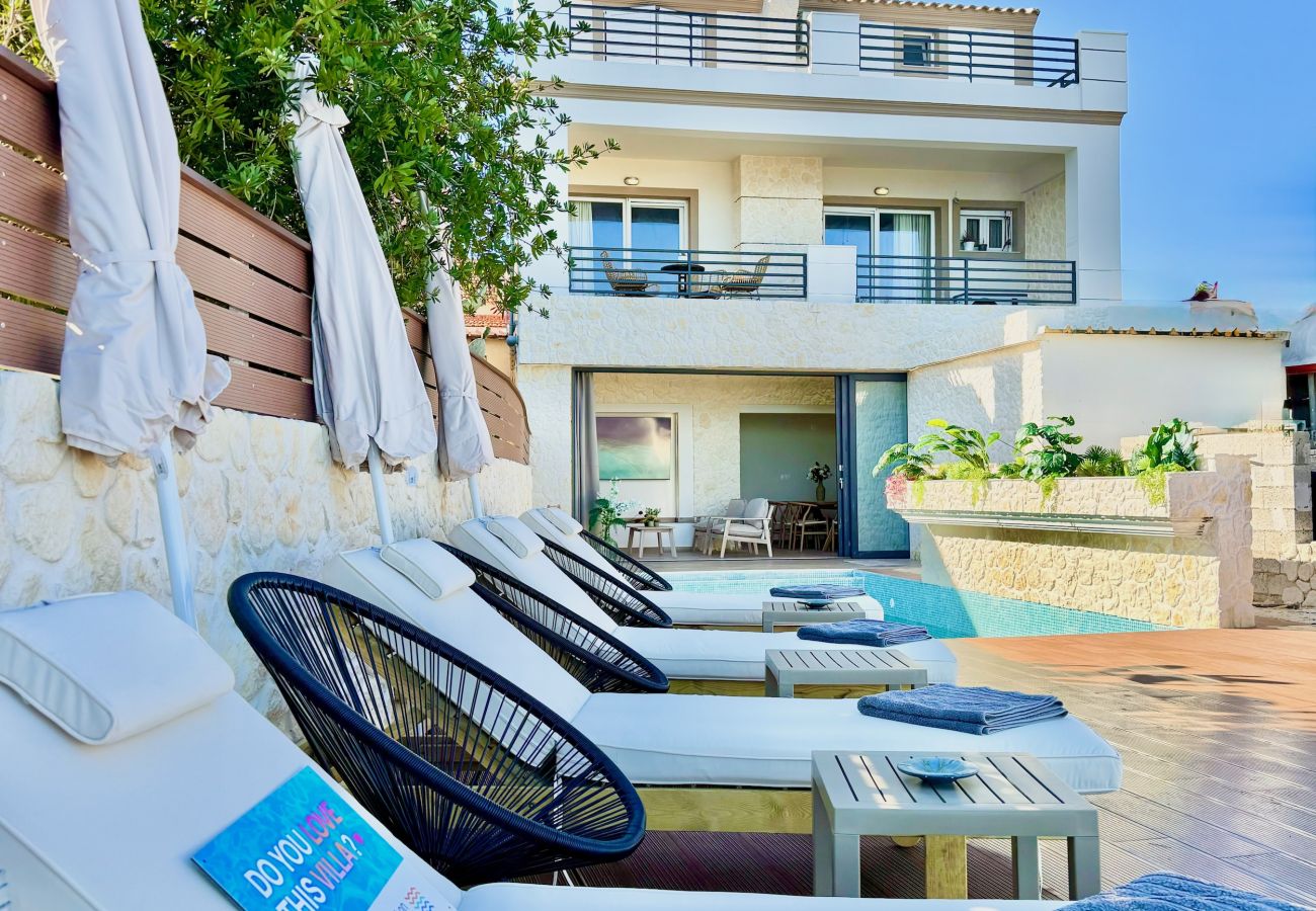 Villa in Sidari - Beachfront Villa Anatoli with private heated pool