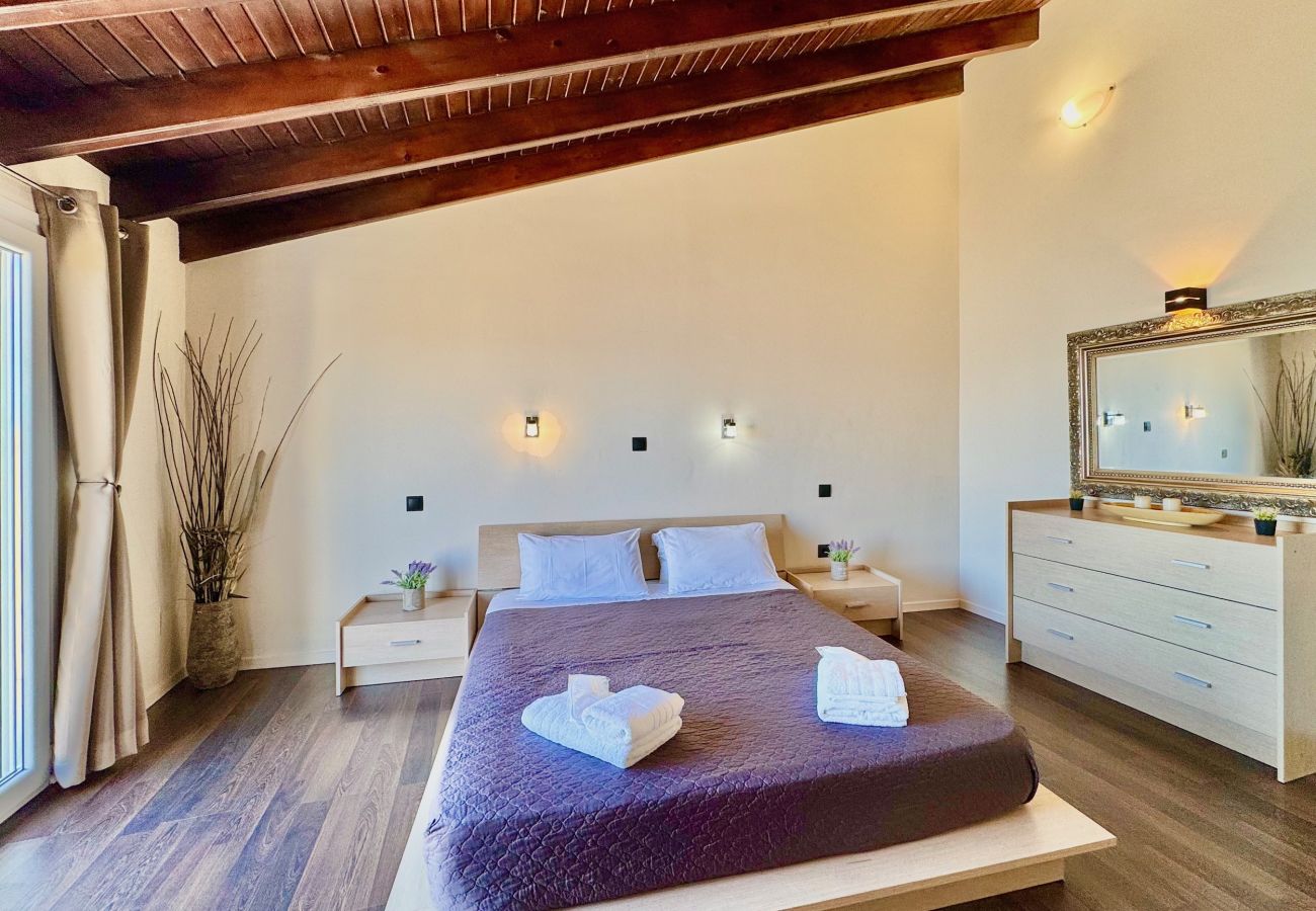 Villa in Sidari - Beachfront Villa Anatoli with private heated pool