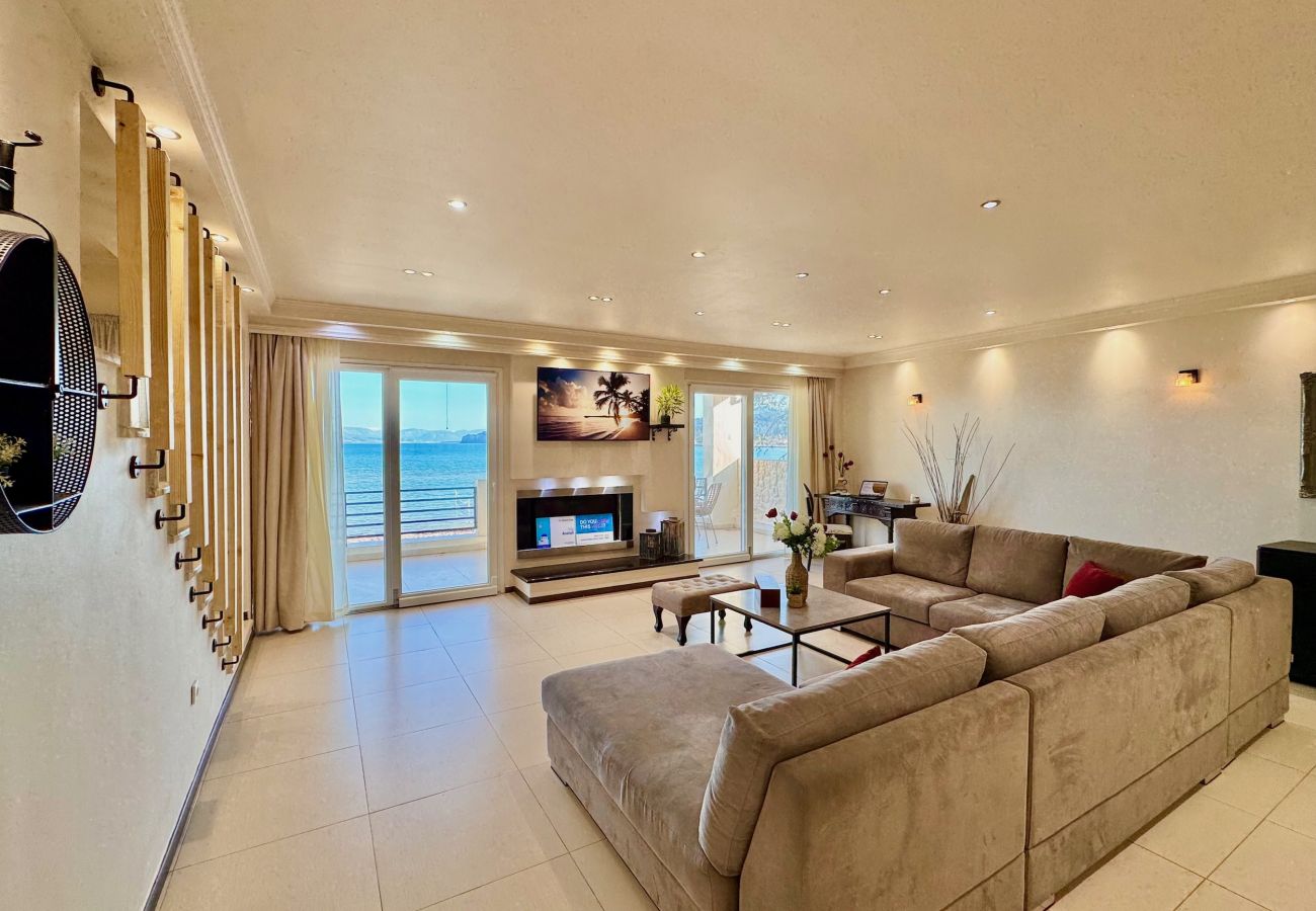 Villa in Sidari - Beachfront Villa Anatoli with private heated pool