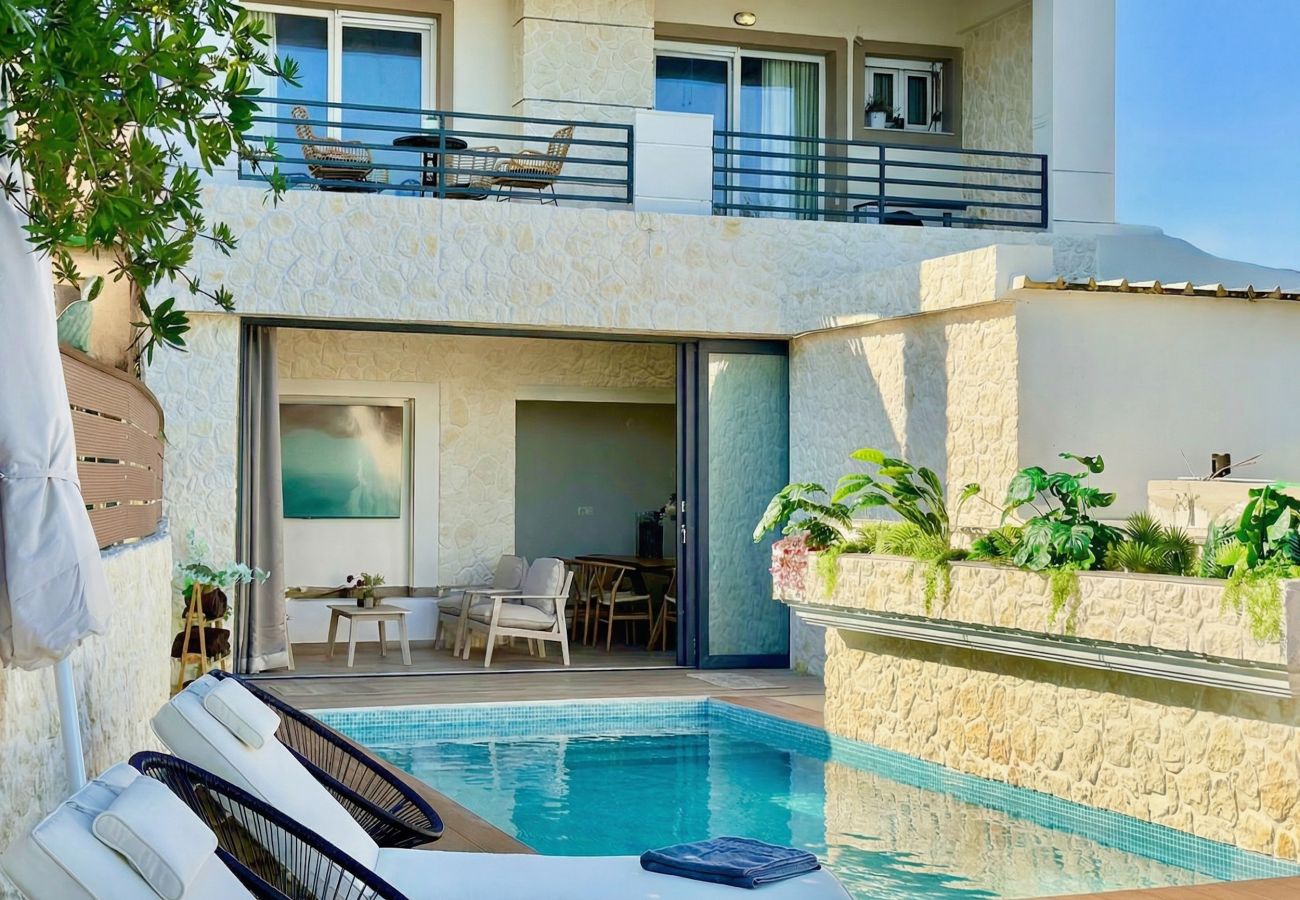 Villa in Sidari - Beachfront Villa Anatoli with private heated pool