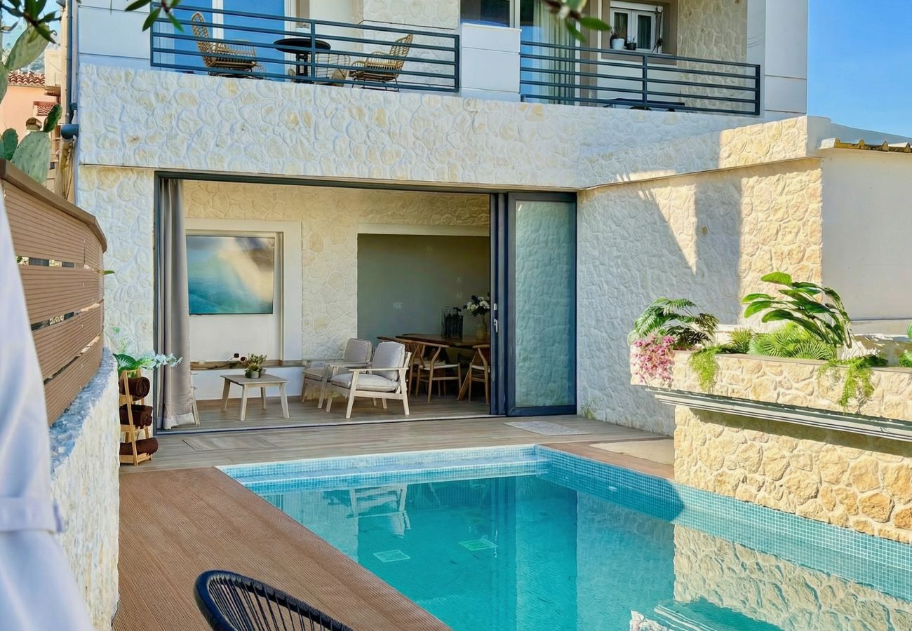 Villa in Sidari - Beachfront Villa Anatoli with private heated pool