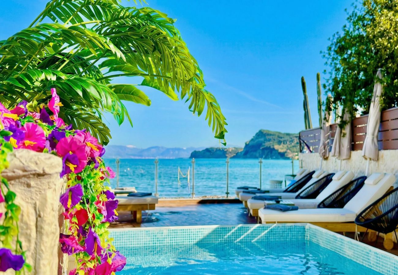 Villa in Sidari - Beachfront Villa Anatoli with private heated pool