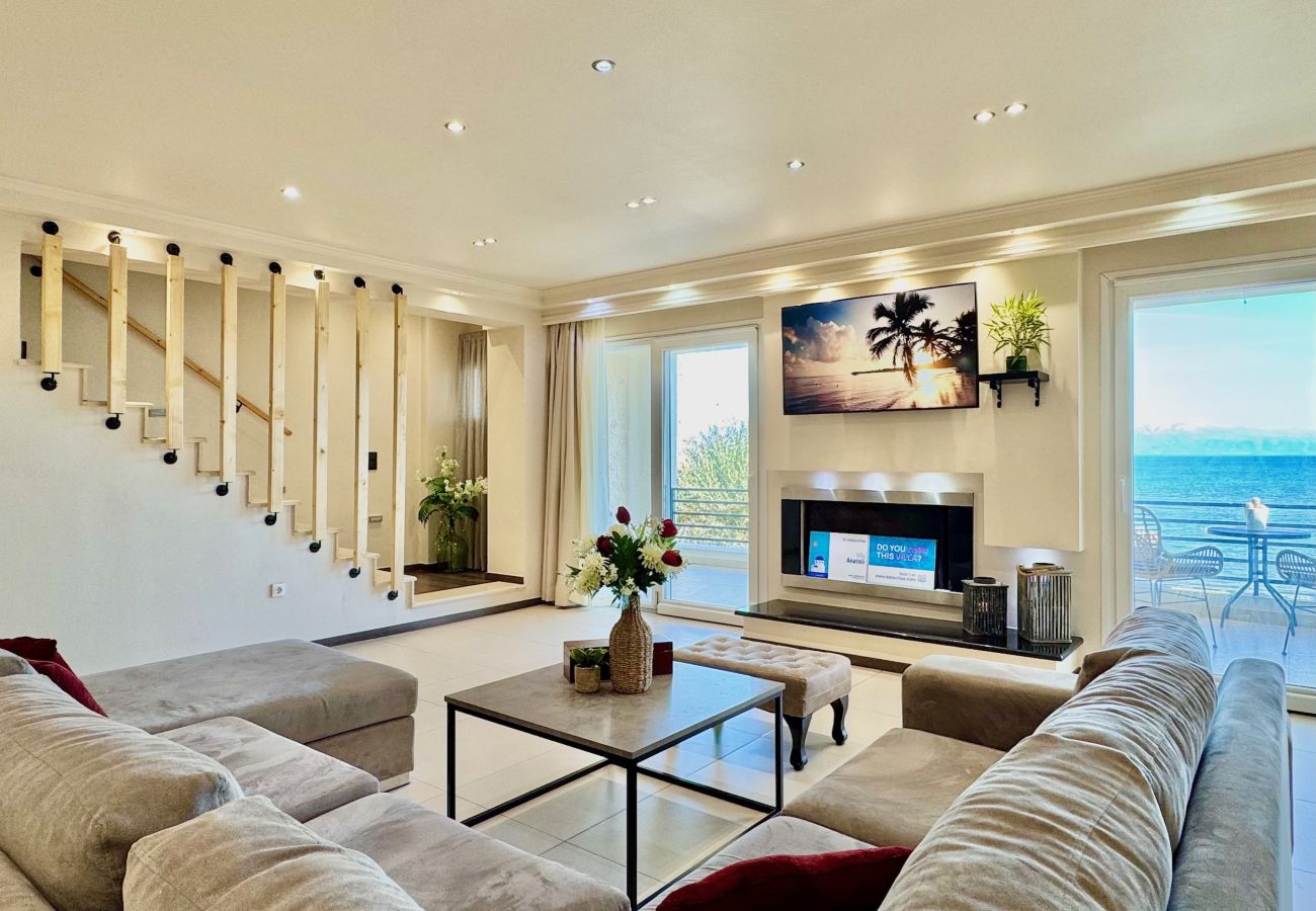 Villa in Sidari - Beachfront Villa Anatoli with private heated pool