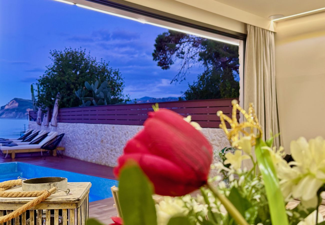 Villa in Sidari - Beachfront Villa Anatoli with private heated pool