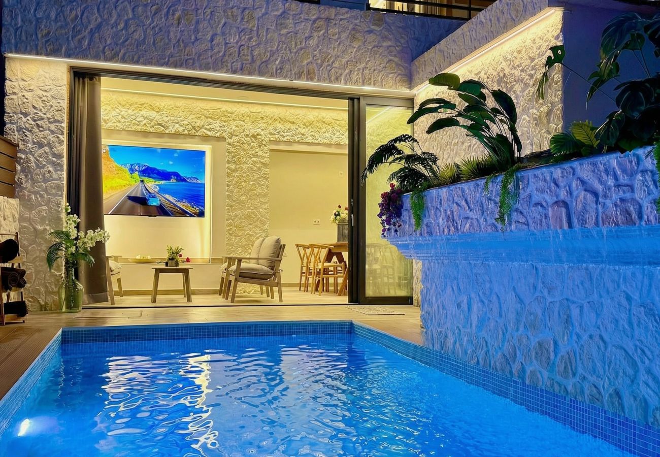 Villa in Sidari - Beachfront Villa Anatoli with private heated pool