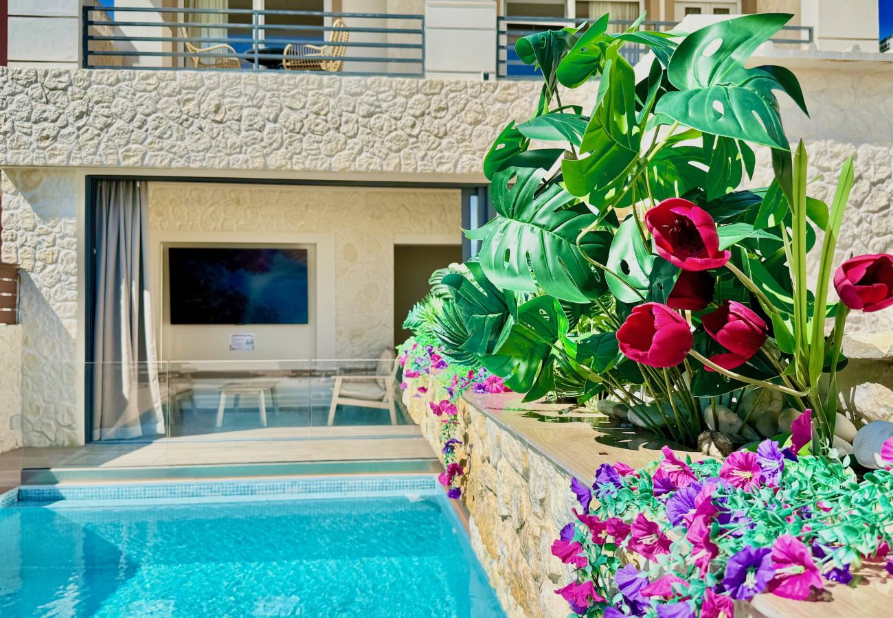 Villa in Sidari - Beachfront Villa Anatoli with private heated pool