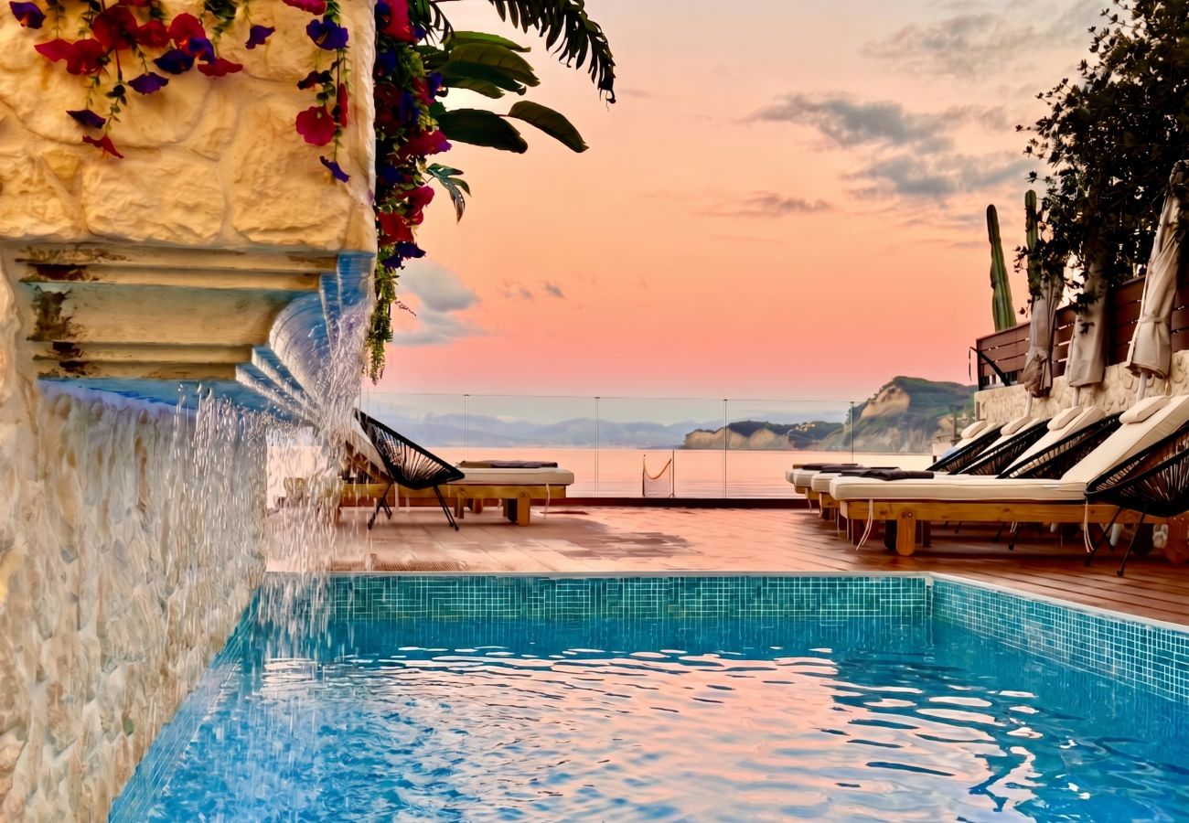 Villa in Sidari - Beachfront Villa Anatoli with private heated pool