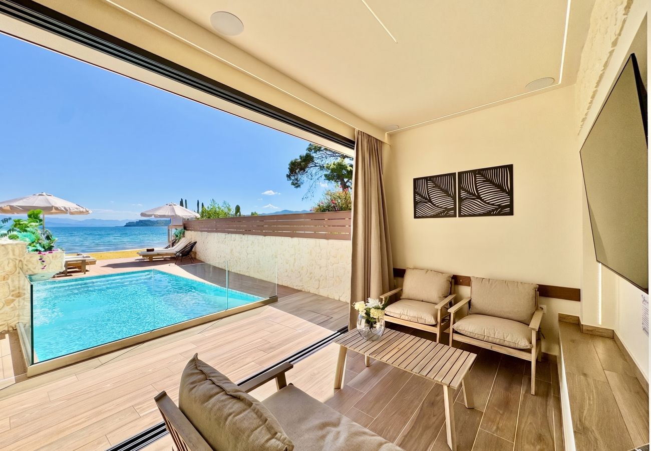 Villa in Sidari - Beachfront Villa Anatoli with private heated pool