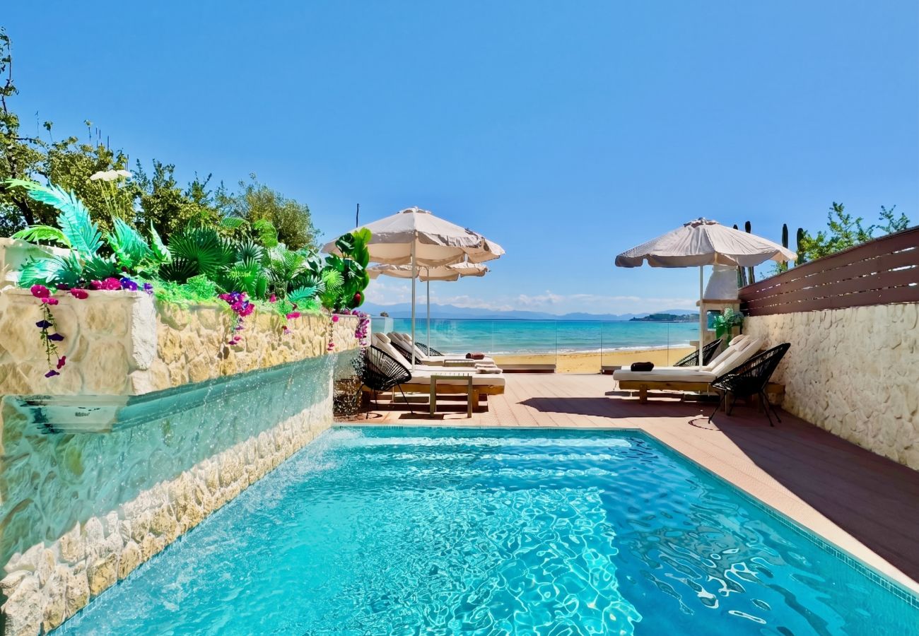 Villa in Sidari - Beachfront Villa Anatoli with private heated pool