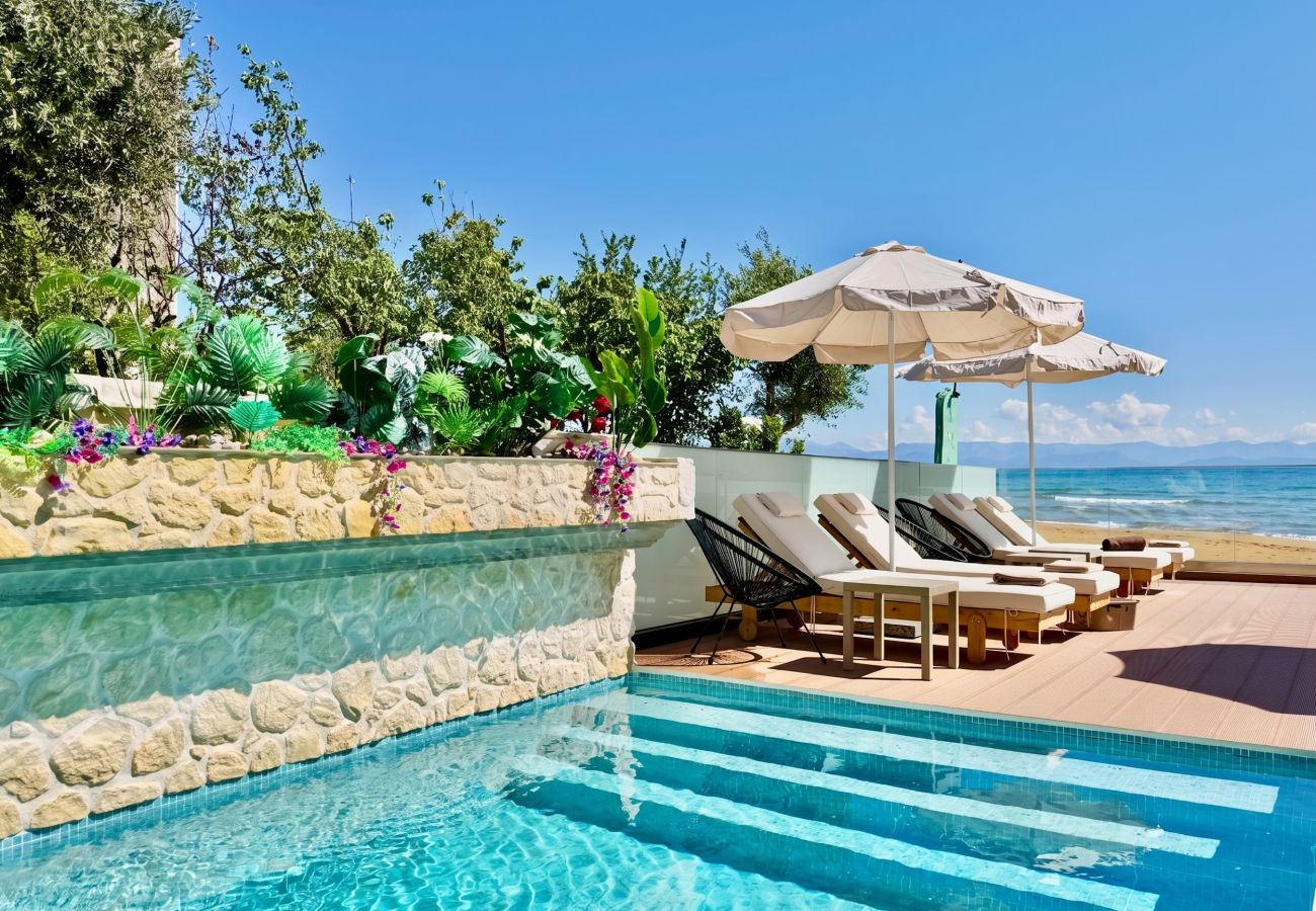 Villa in Sidari - Beachfront Villa Anatoli with private heated pool