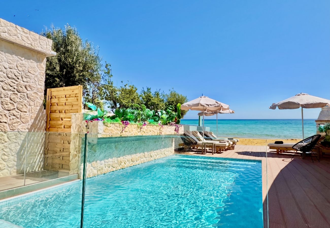 Villa in Sidari - Beachfront Villa Anatoli with private heated pool