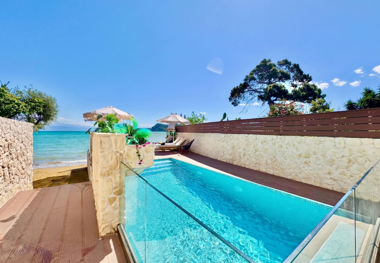 Villa in Sidari - Beachfront Villa Anatoli with private heated pool