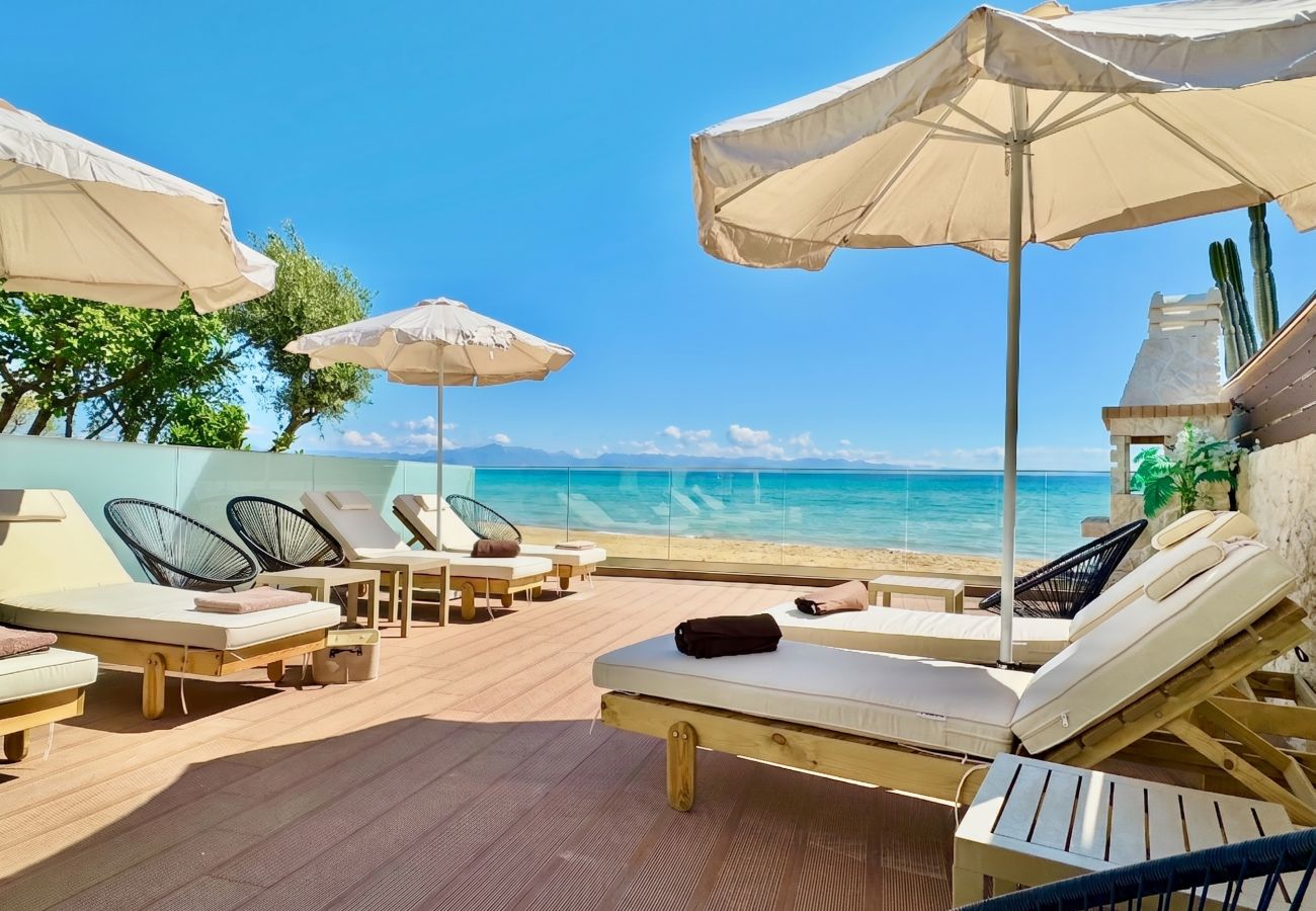 Villa in Sidari - Beachfront Villa Anatoli with private heated pool
