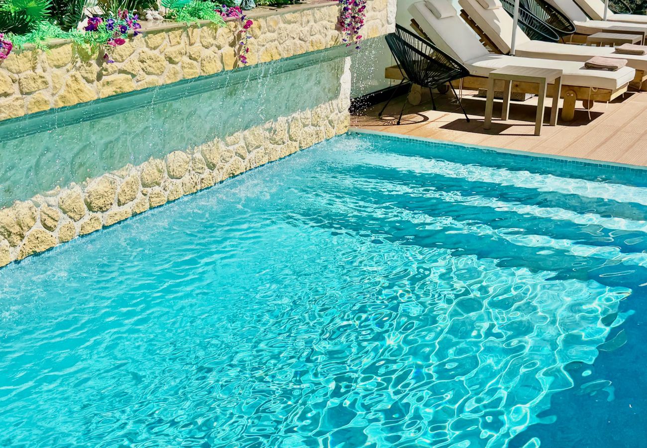 Villa in Sidari - Beachfront Villa Anatoli with private heated pool