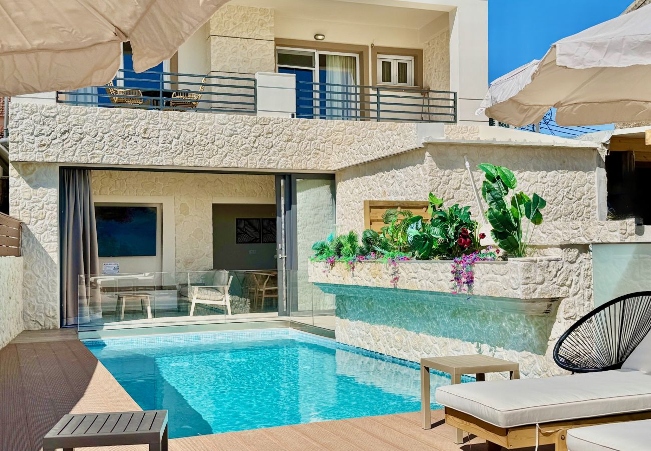 Villa in Sidari - Beachfront Villa Anatoli with private heated pool