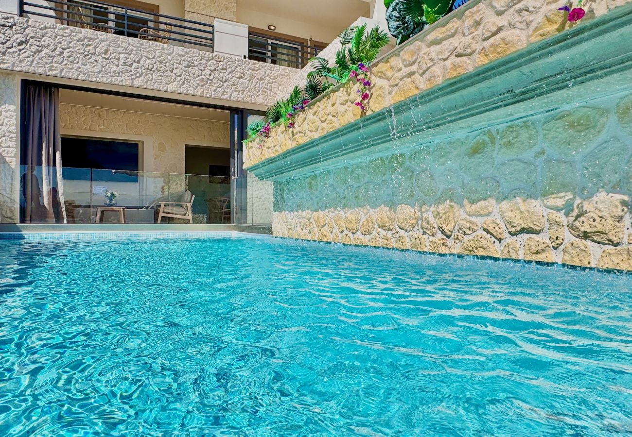Villa in Sidari - Beachfront Villa Anatoli with private heated pool