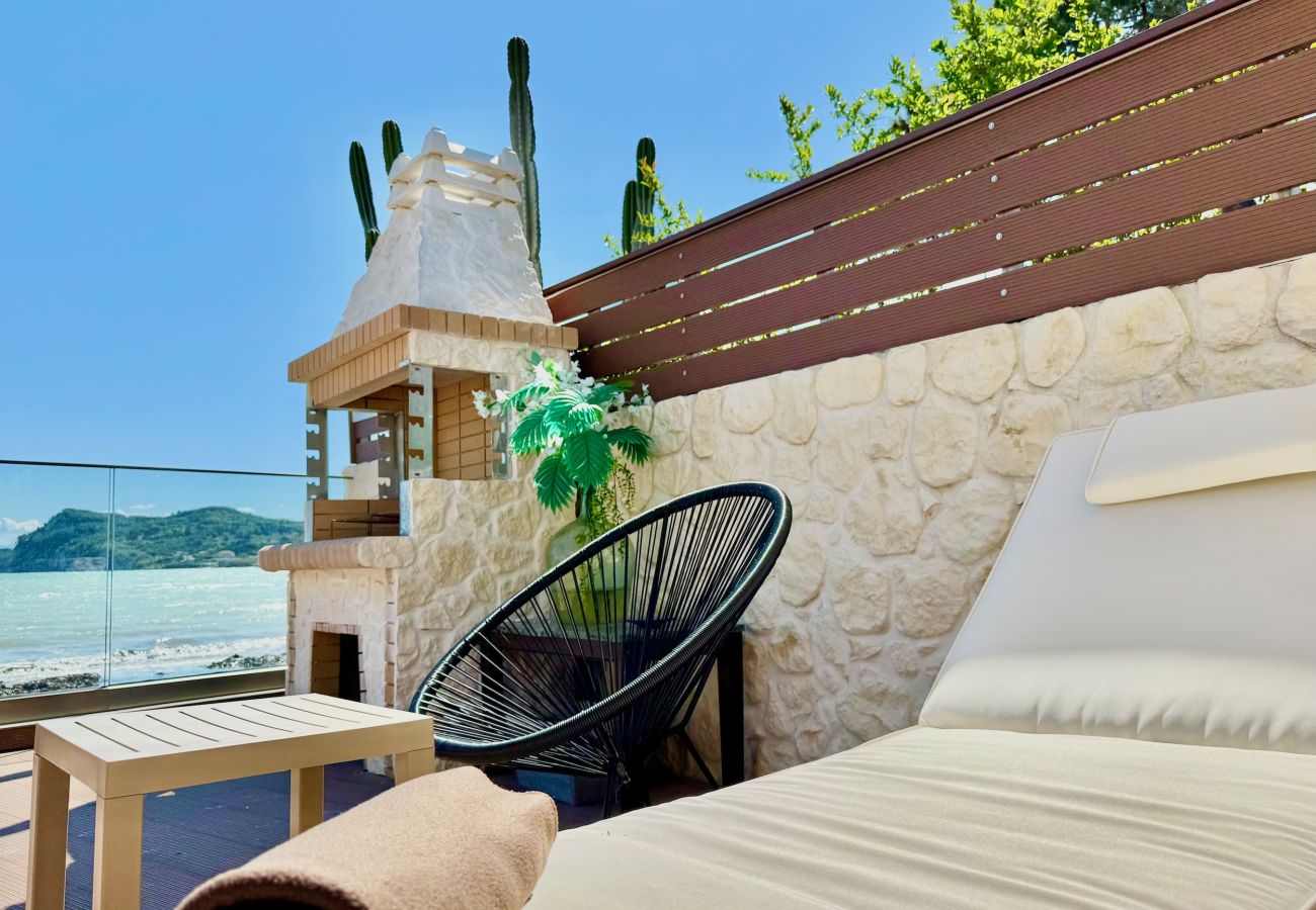 Villa in Sidari - Beachfront Villa Anatoli with private heated pool