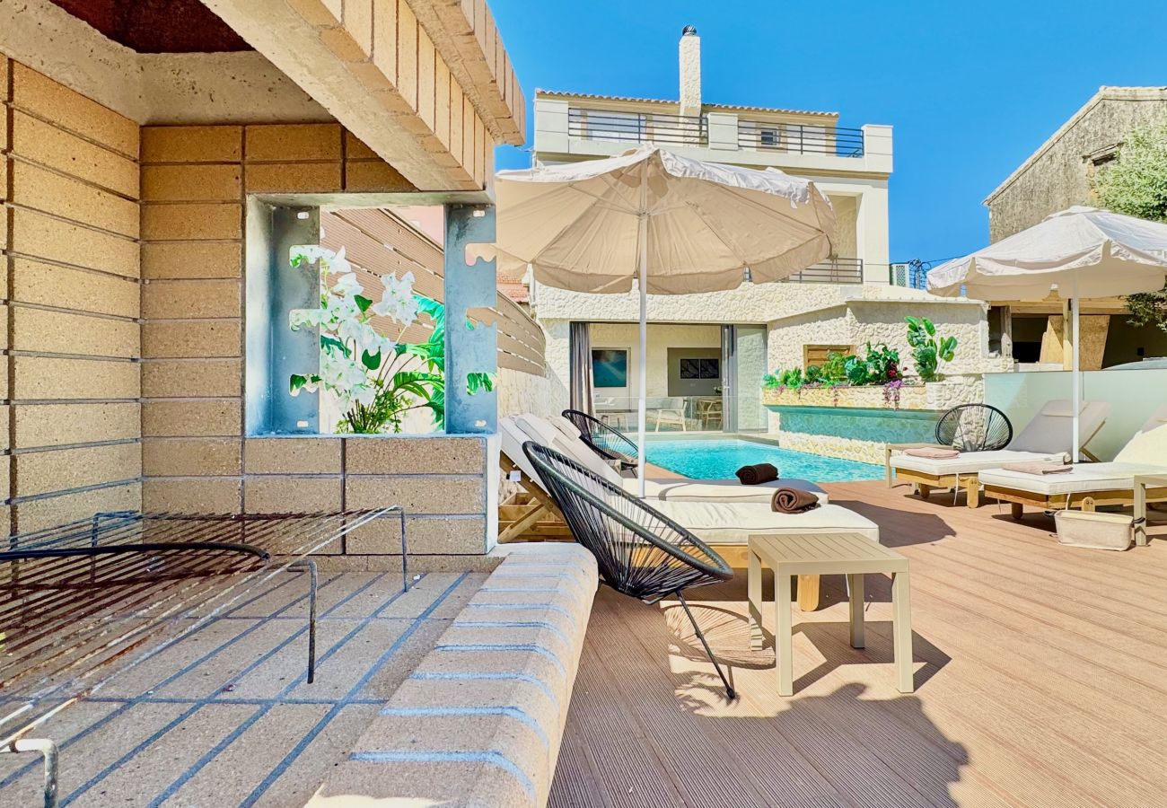 Villa in Sidari - Beachfront Villa Anatoli with private heated pool